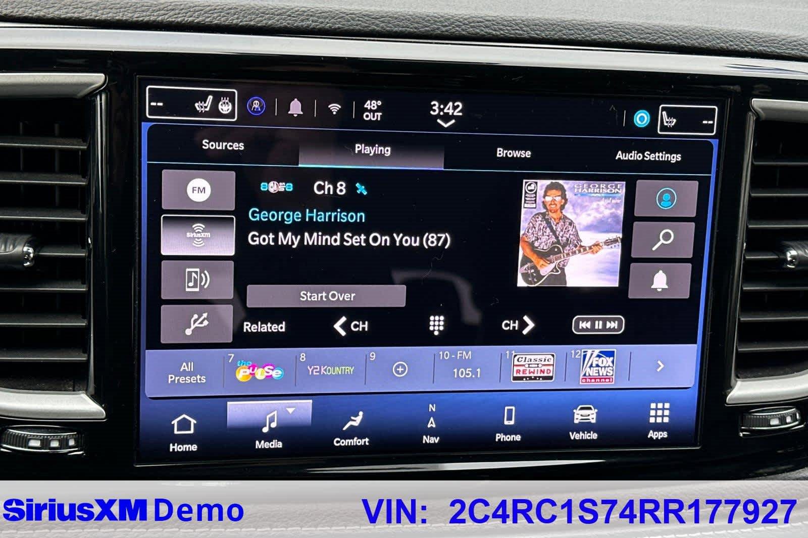 Used 2024 Chrysler Pacifica Select image 30