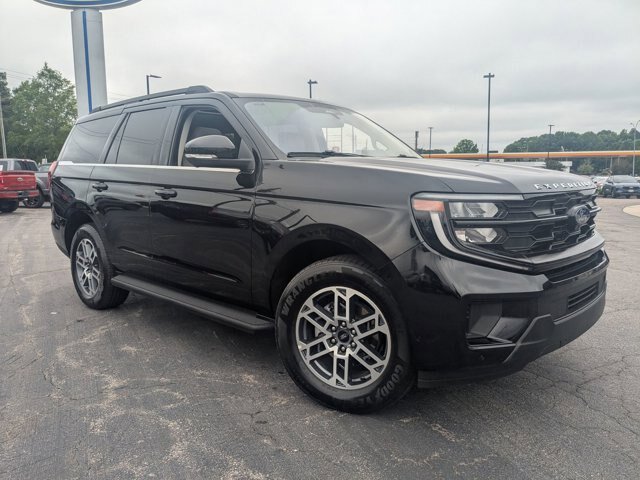 Certified 2025 Ford Expedition Active RWD image 2