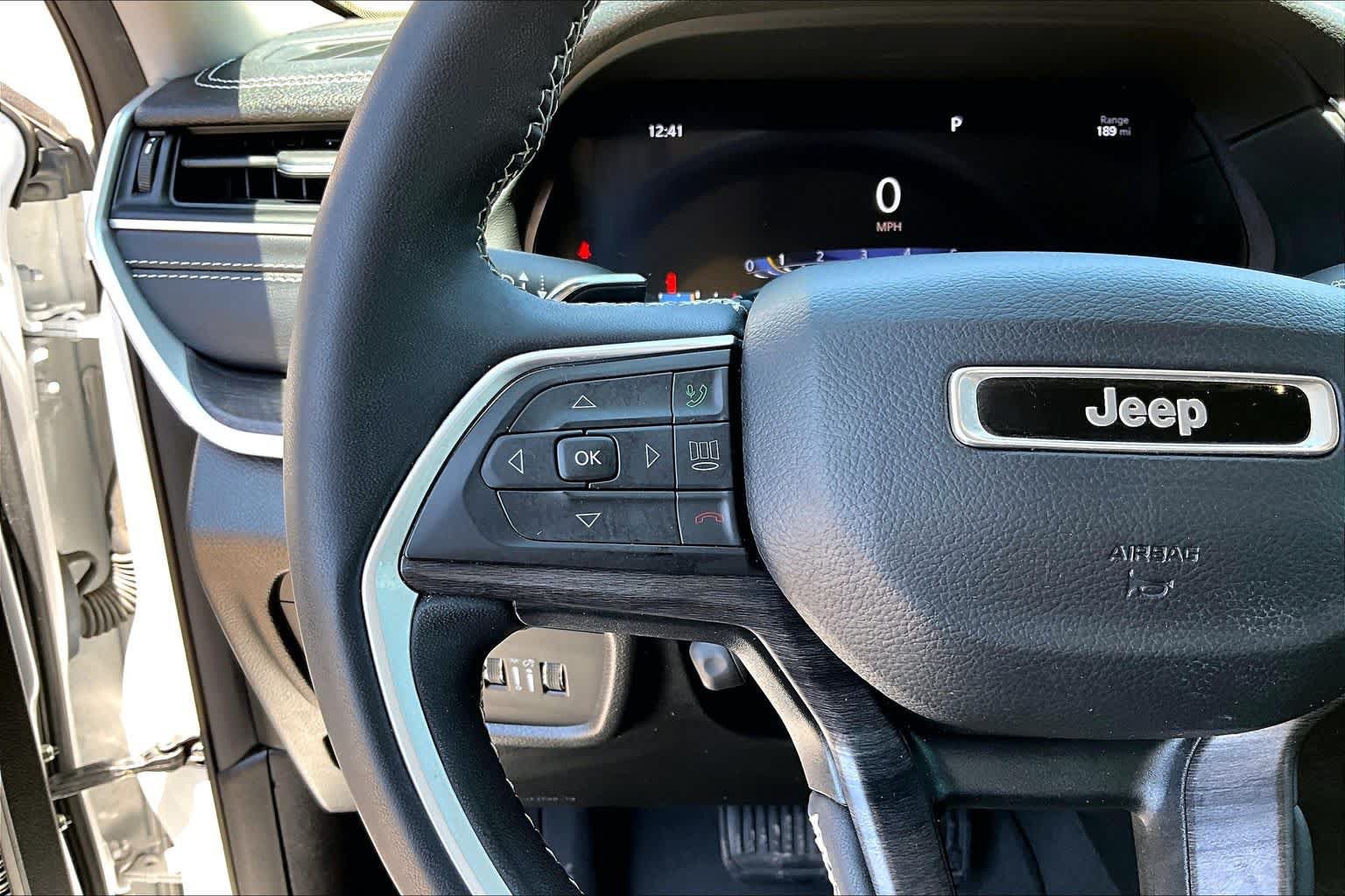 Used 2024 Jeep Grand Cherokee Limited w/ Luxury Tech Group II RWD image 24