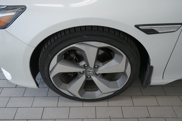 Used 2018 Honda Accord Touring image 11