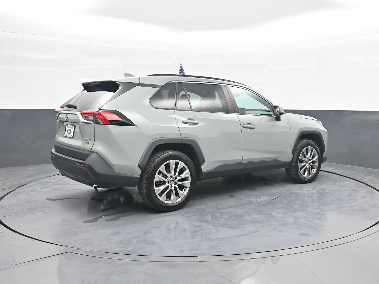 Used 2022 Toyota RAV4 XLE Premium AWD/4WD image 8