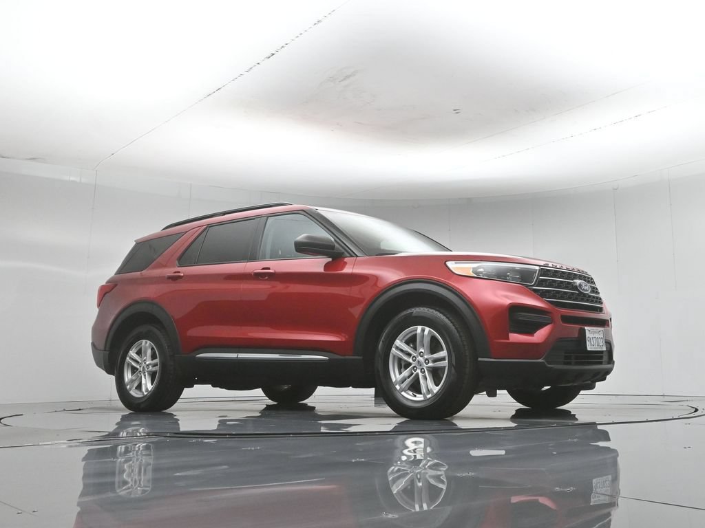 Certified 2023 Ford Explorer XLT RWD image 3