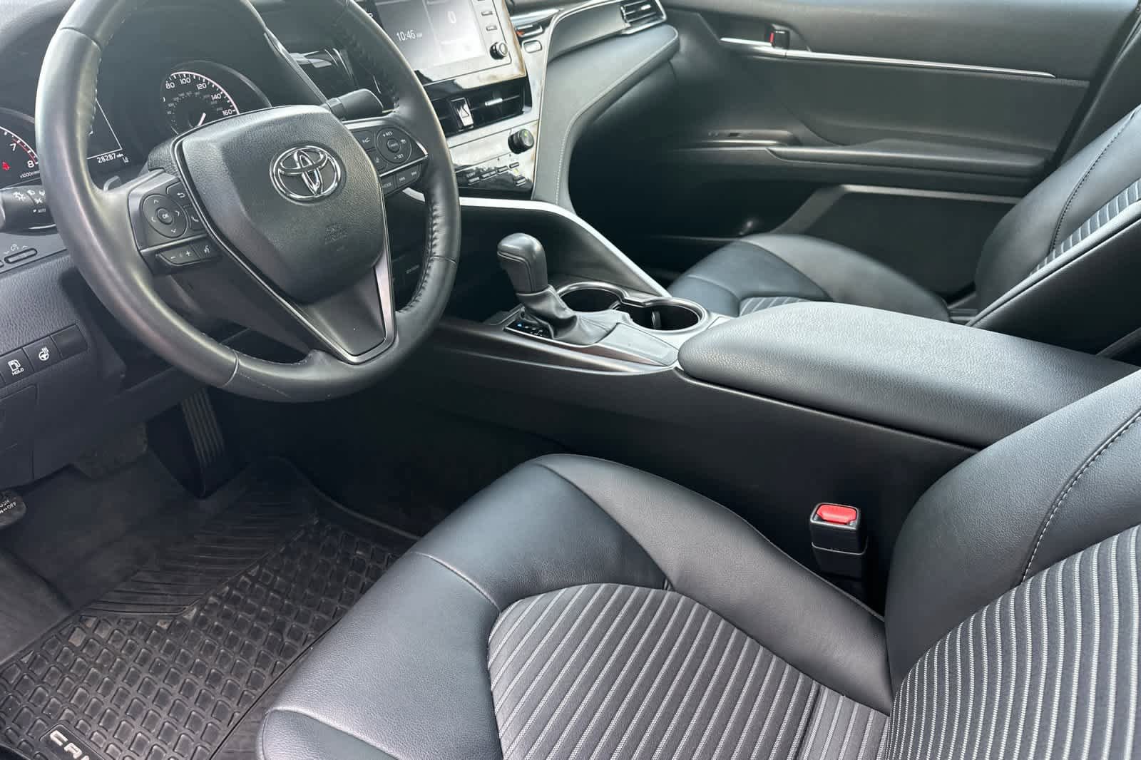 Used 2024 Toyota Camry SE FWD image 11