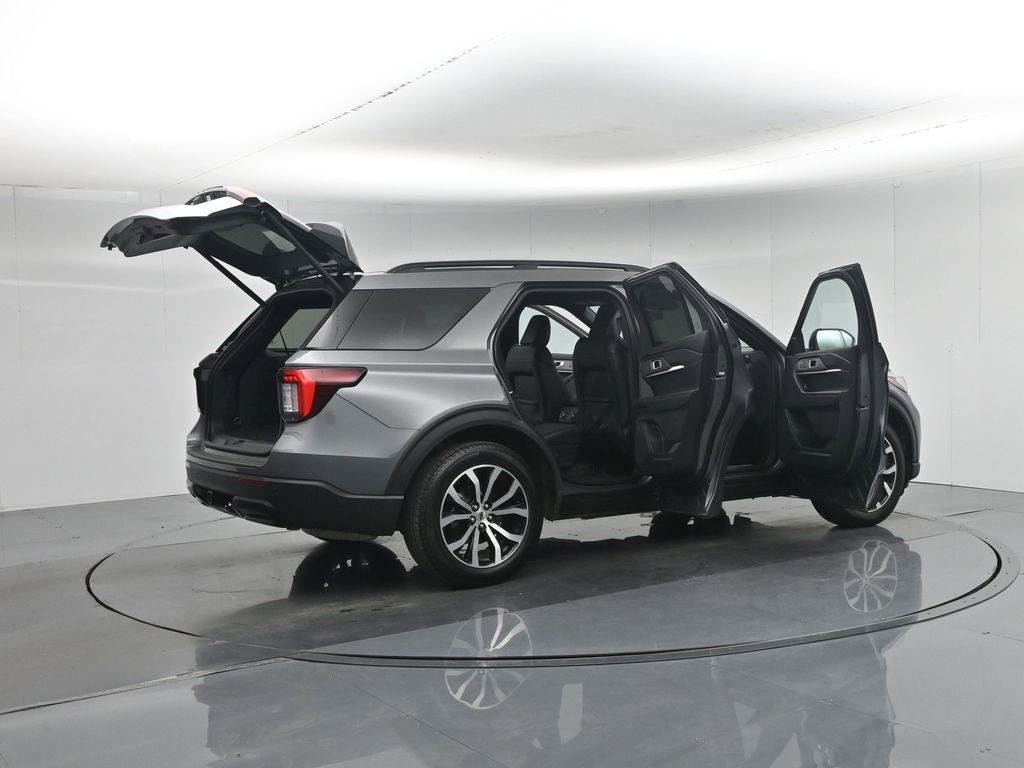 Certified 2025 Ford Explorer ST-Line RWD image 6