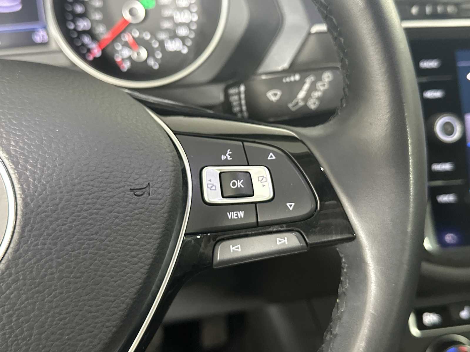 Used 2019 Volkswagen Tiguan SE w/ Panoramic Sunroof Package FWD image 28