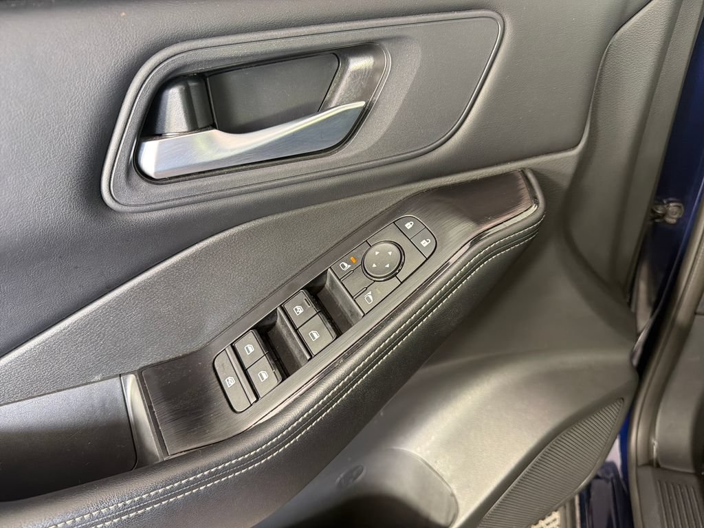 Used 2025 Nissan Rogue SV FWD image 18