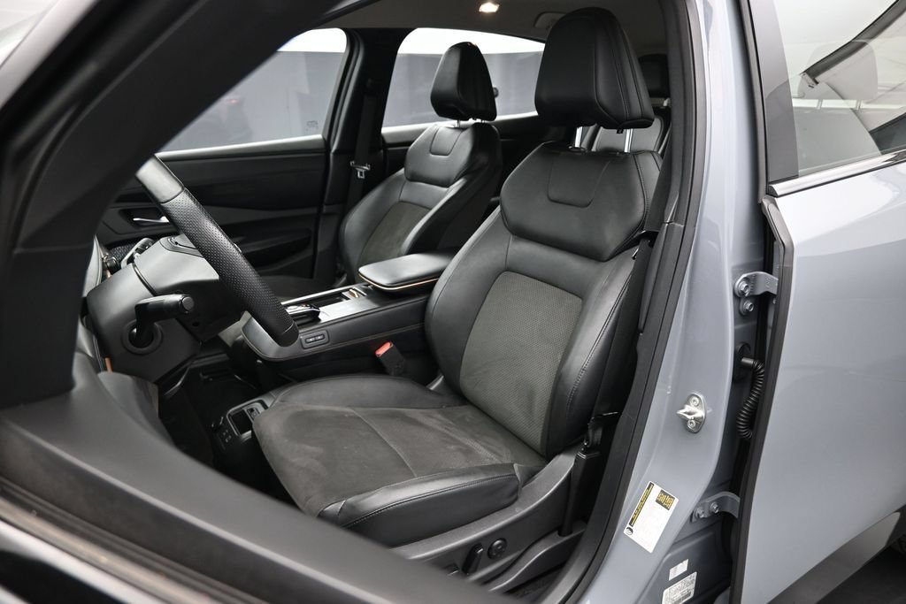 Used 2023 Nissan Ariya AWD image 9
