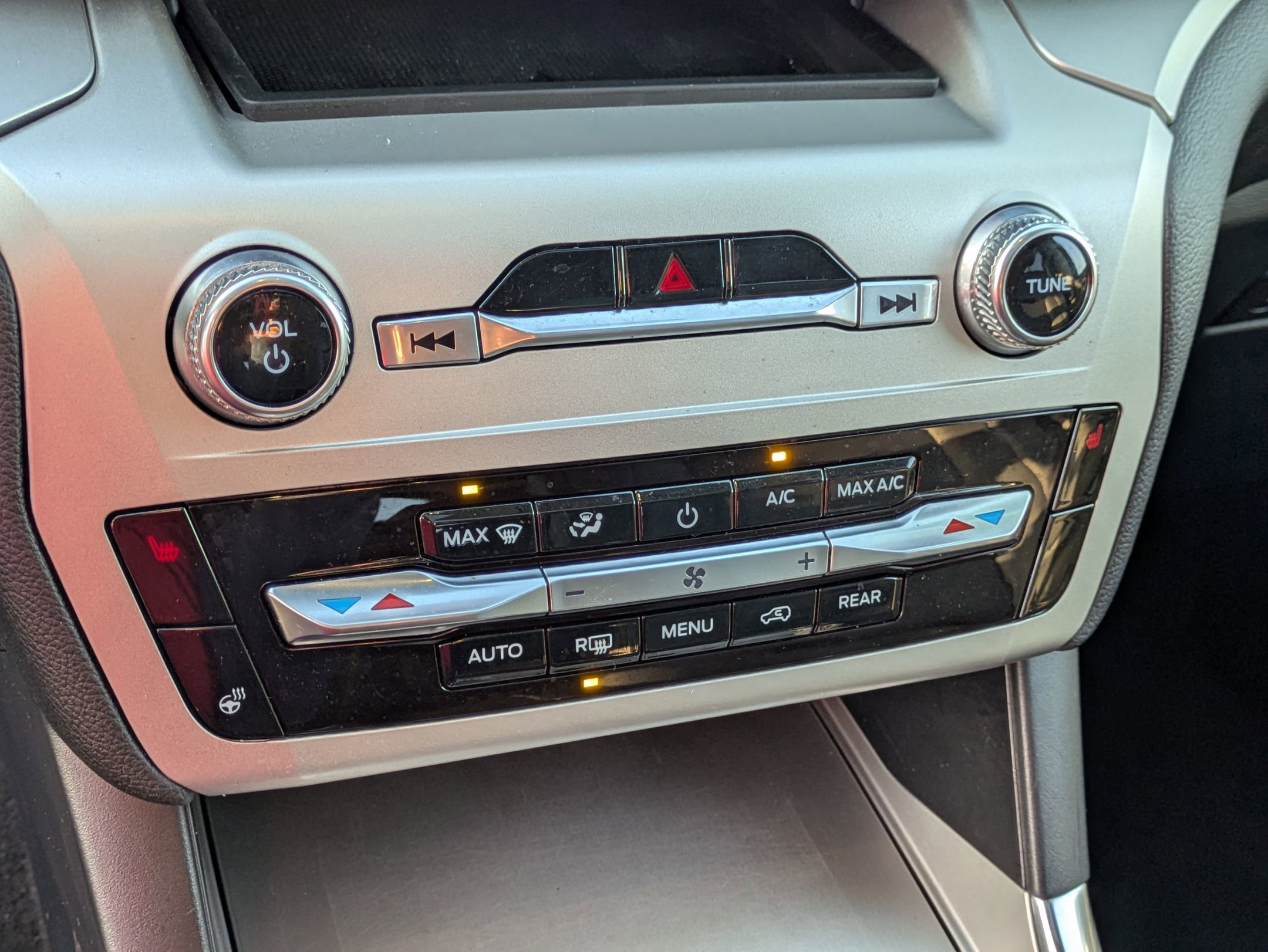 Certified 2022 Ford Explorer XLT w/ Equipment Group 202A image 23