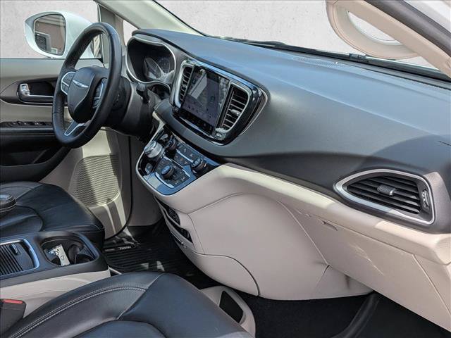 Used 2022 Chrysler Pacifica Touring-L FWD image 24