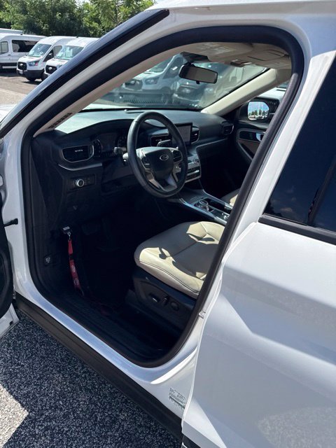 Certified 2022 Ford Explorer XLT w/ Equipment Group 202A AWD/4WD image 8