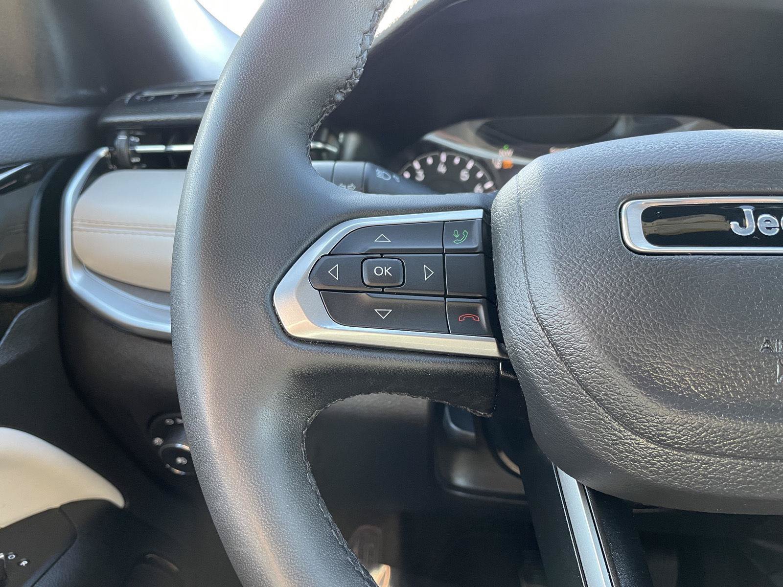 Used 2025 Jeep Compass Limited AWD/4WD image 13