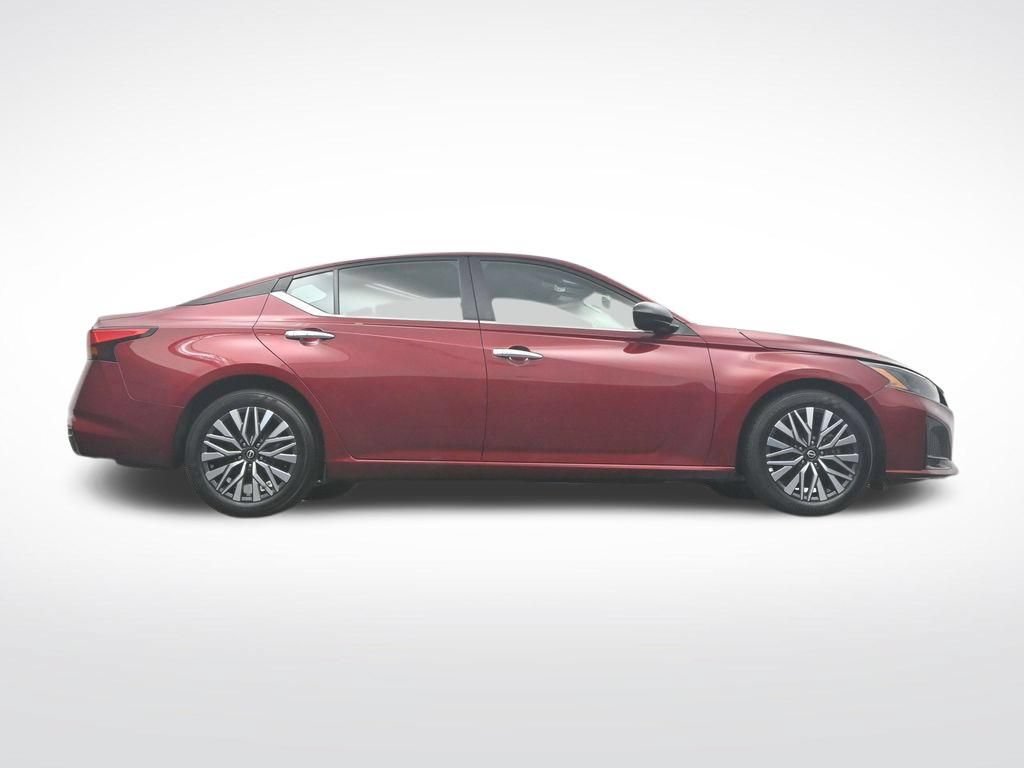 Used 2024 Nissan Altima 2.5 SV FWD image 40