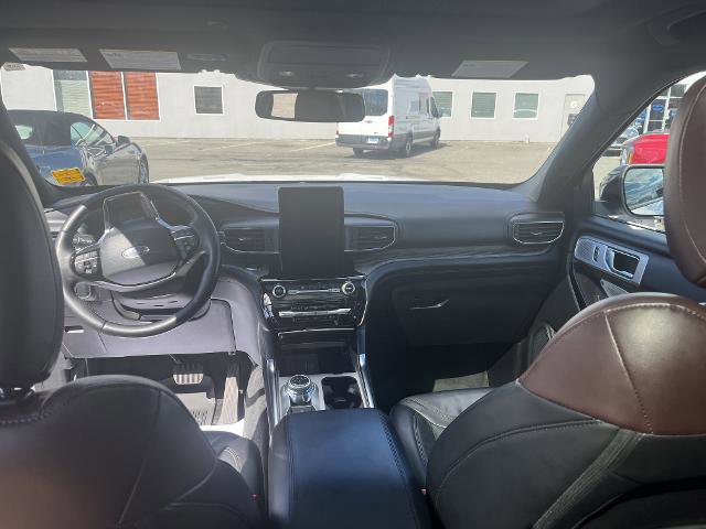 Certified 2022 Ford Explorer Platinum w/ Equipment Group 601A image 10