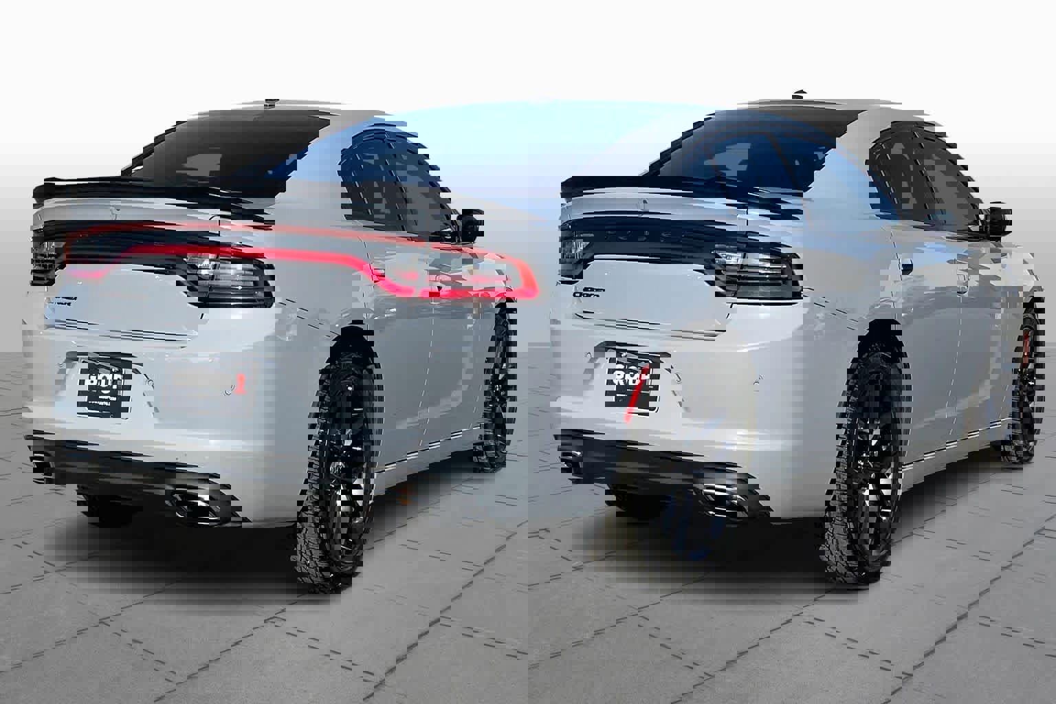 Used 2022 Dodge Charger SXT w/ Blacktop Package image 3