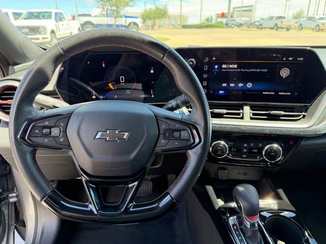 Used 2024 Chevrolet Trax RS w/ Sunroof Package FWD image 12