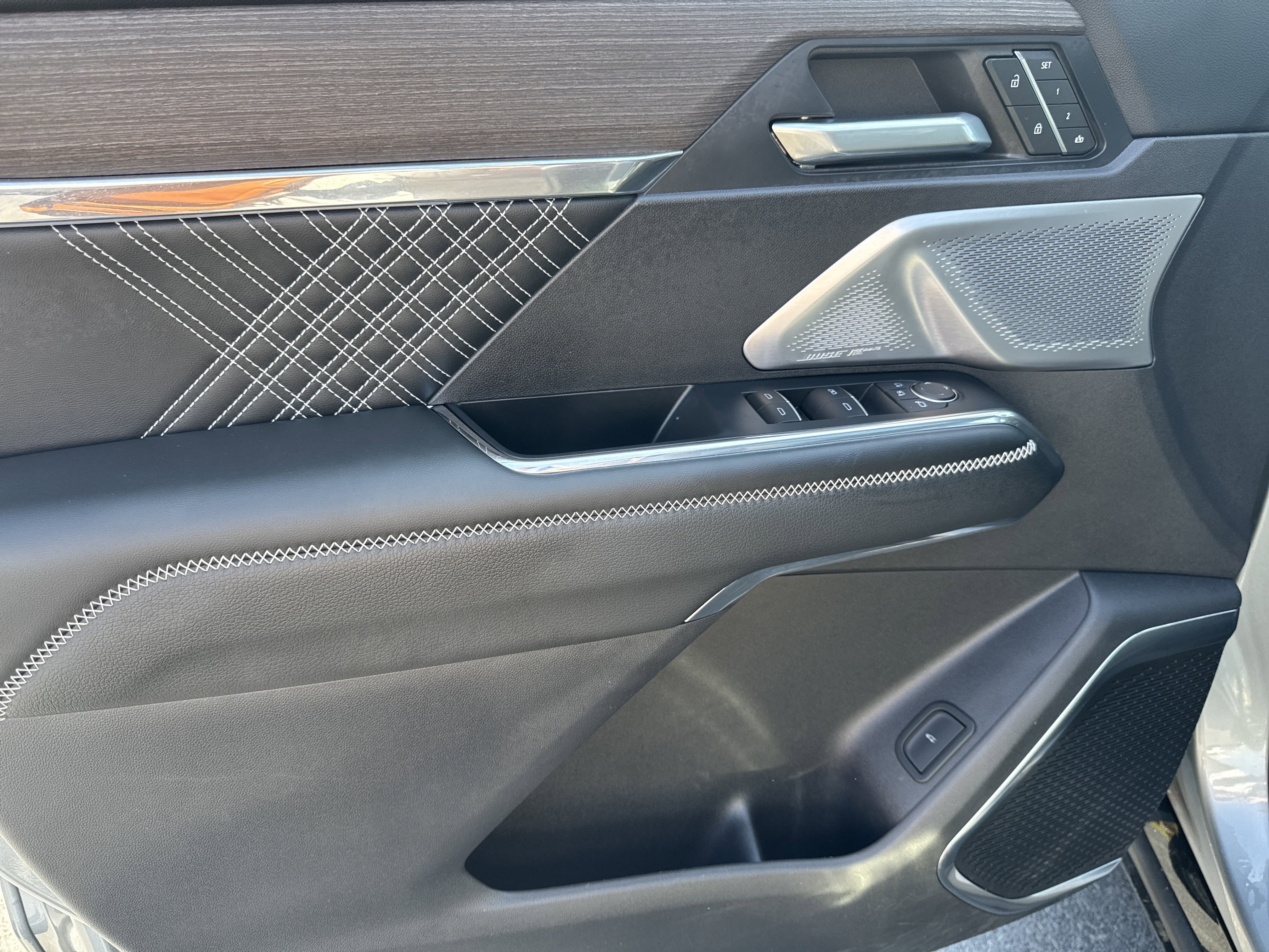 Used 2024 GMC Acadia Denali w/ Super Cruise Package image 11