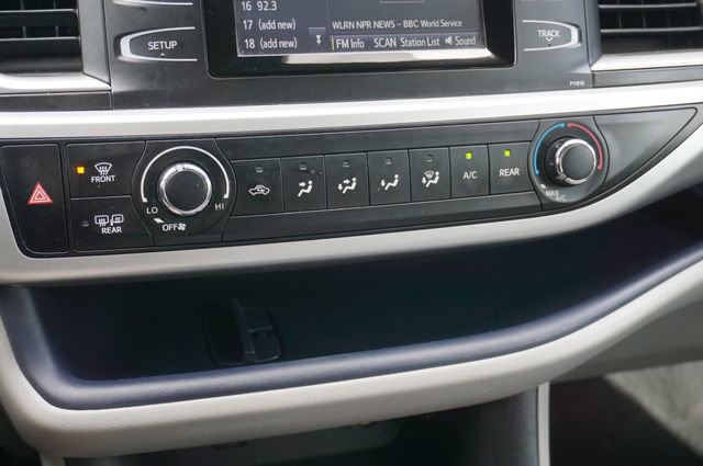 Used 2019 Toyota Highlander LE AWD/4WD image 16