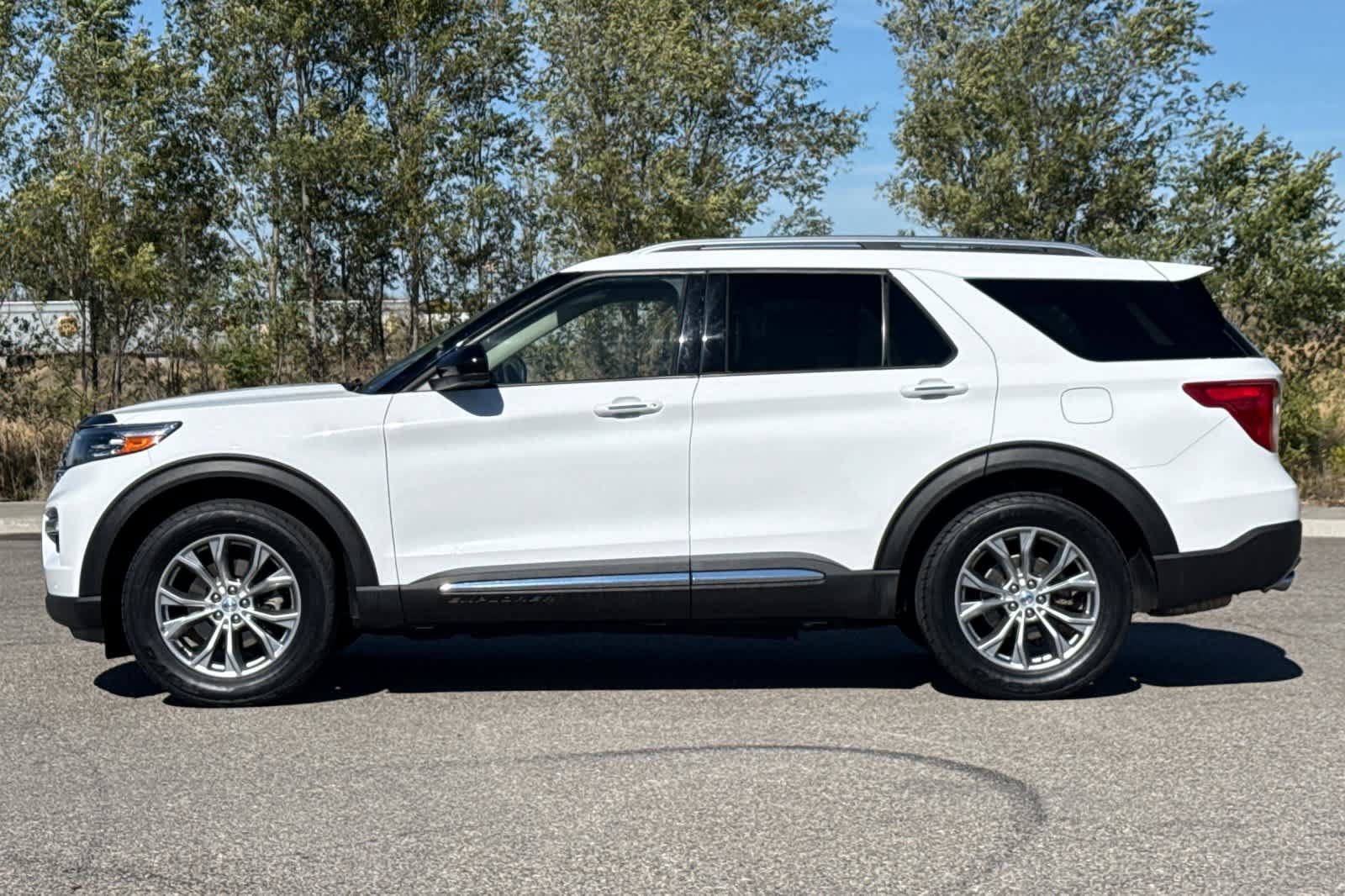 Certified 2022 Ford Explorer Limited AWD/4WD image 5