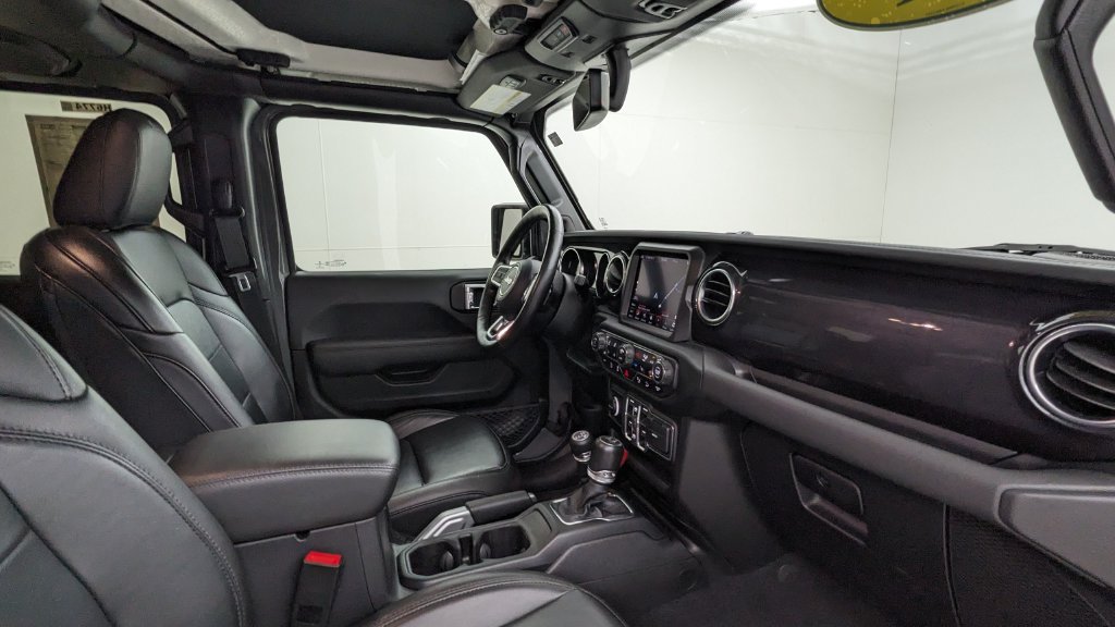 Used 2021 Jeep Wrangler Unlimited Sahara AWD/4WD image 39