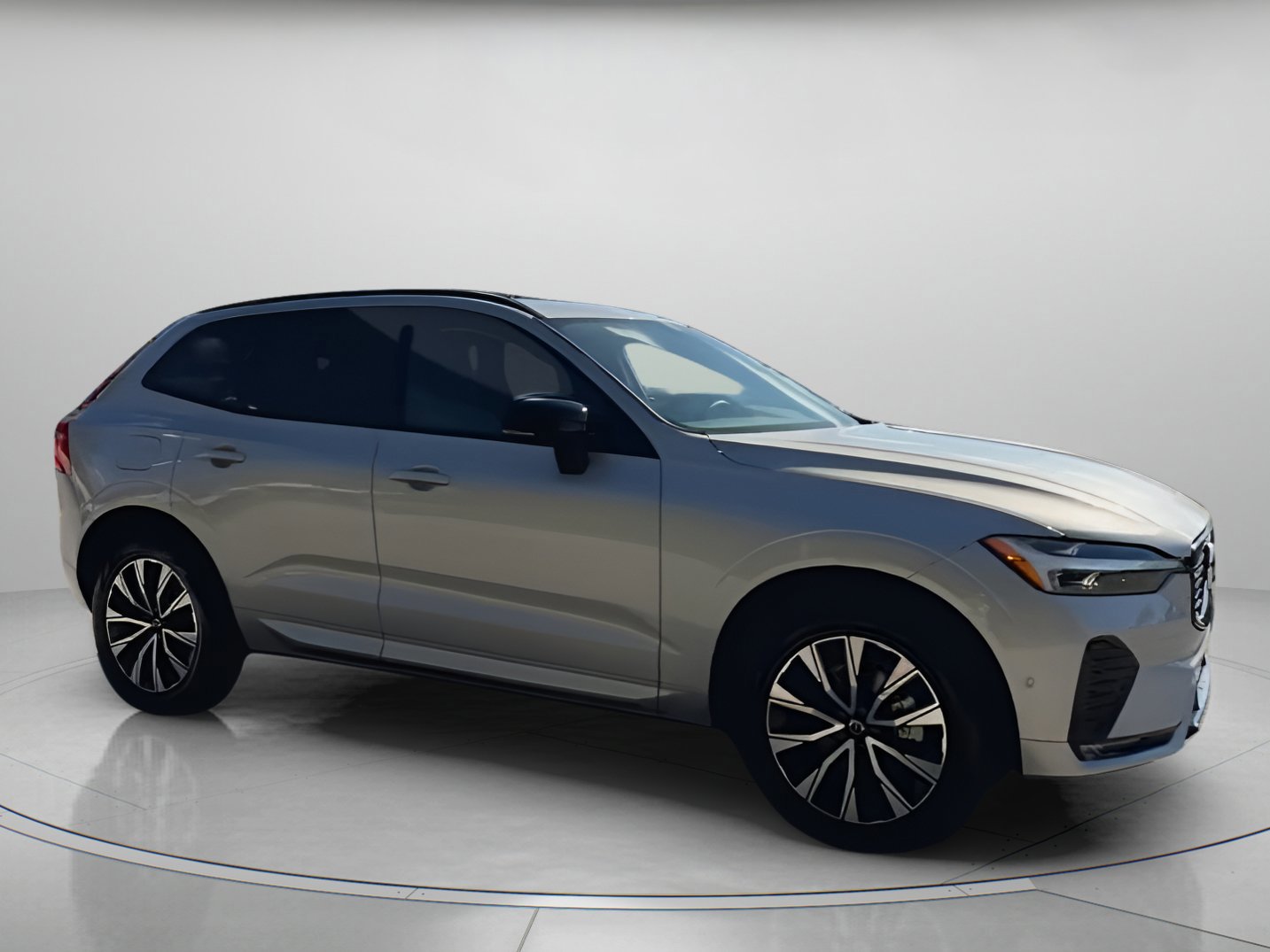 Used 2025 Volvo XC60 B5 Plus image 31