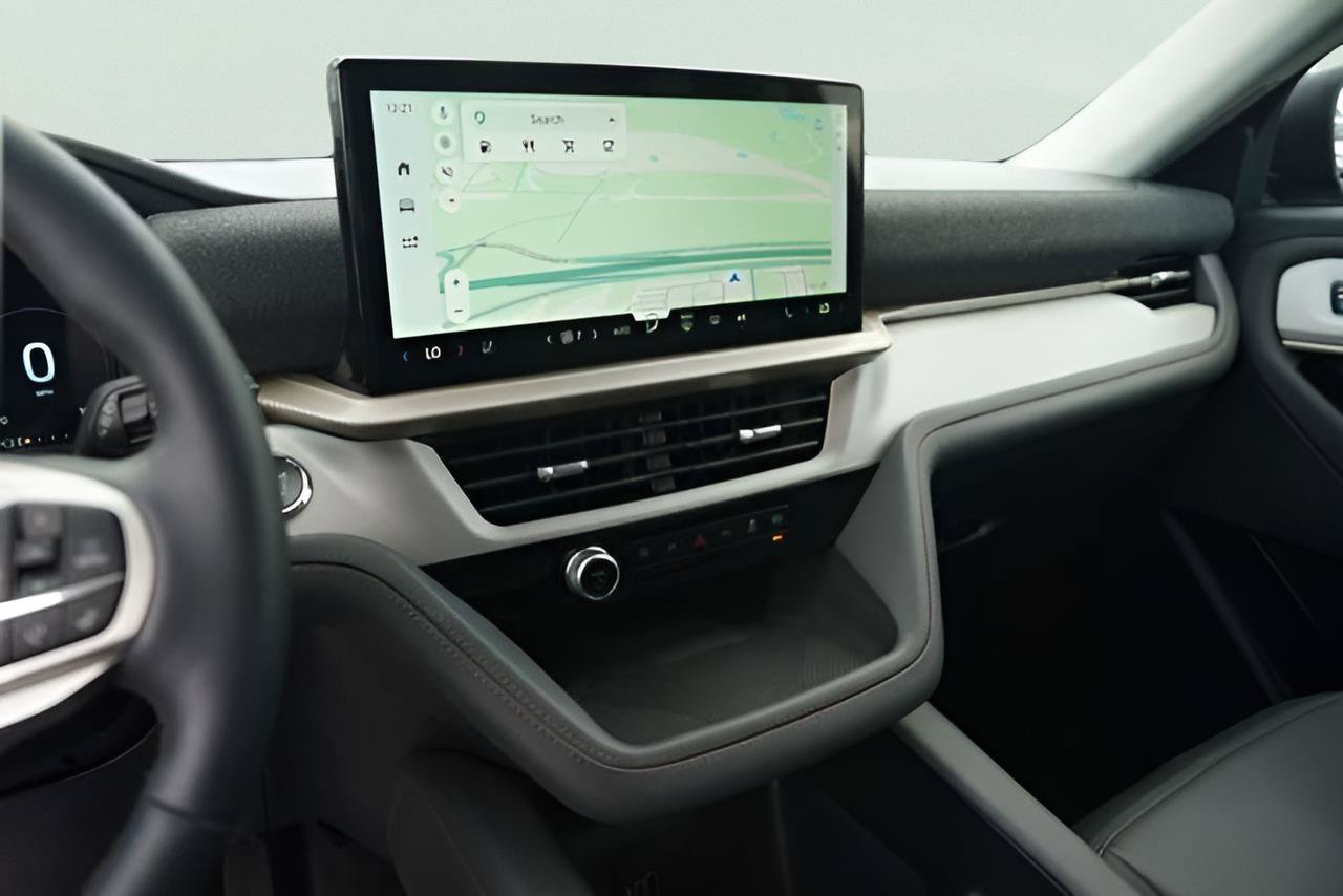 Certified 2026 Ford Explorer Active RWD image 28