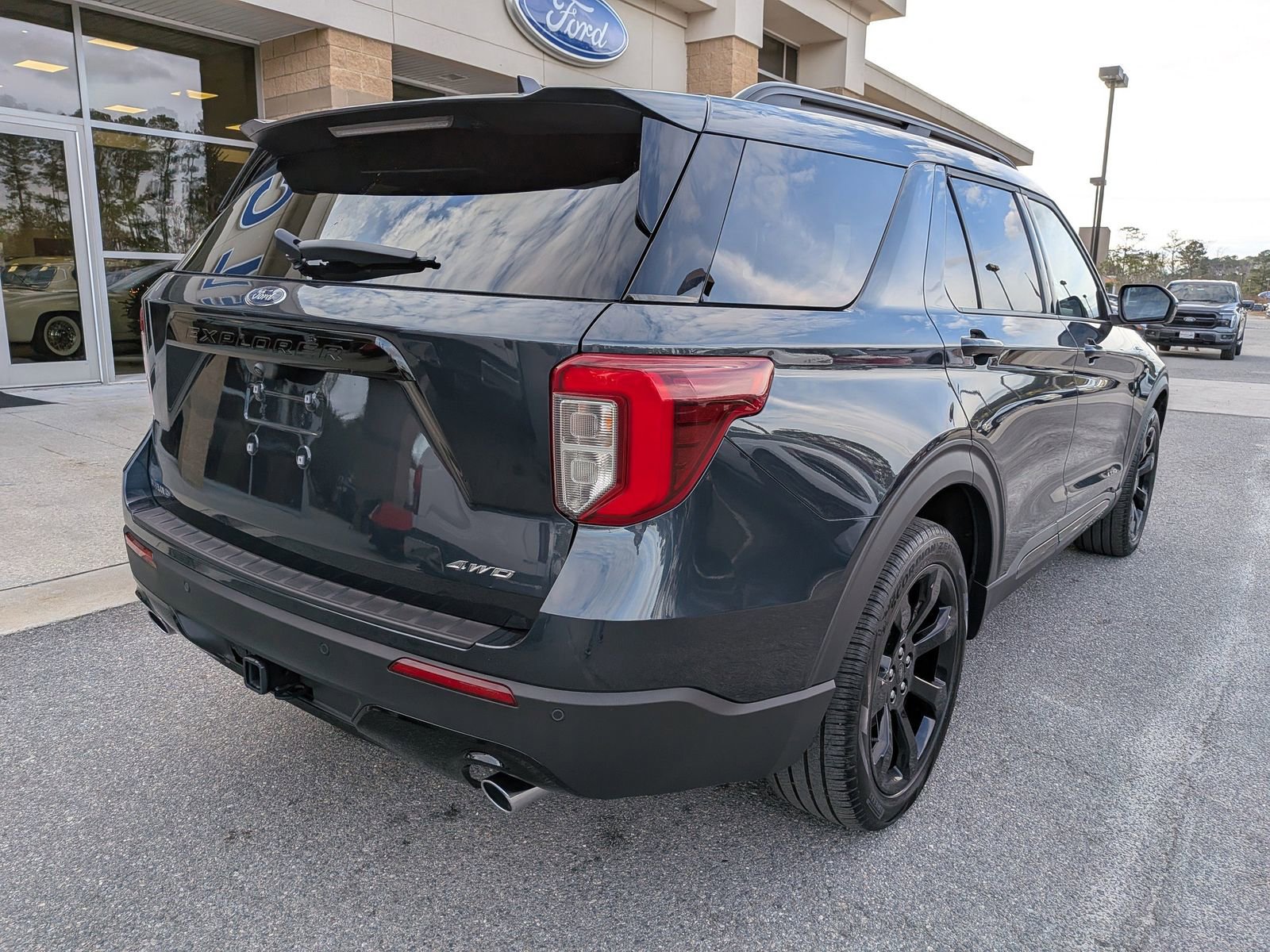 Certified 2024 Ford Explorer ST-Line w/ Class IV Trailer Tow Package image 4