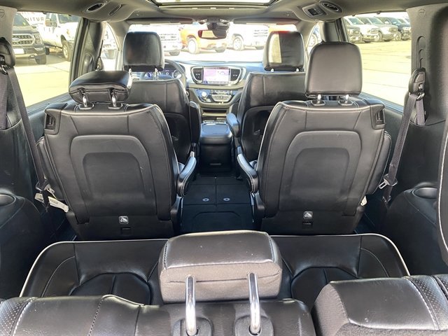 Used 2025 Chrysler Pacifica Limited image 21