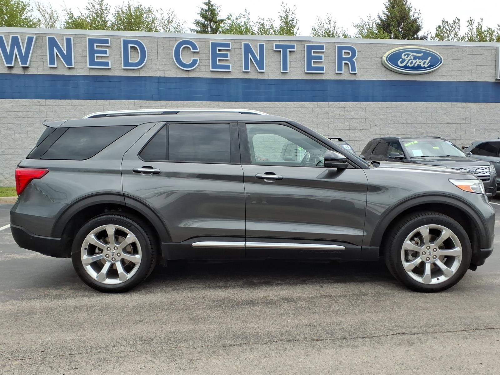 Certified 2020 Ford Explorer Platinum w/ Premium Technology Package AWD/4WD image 3