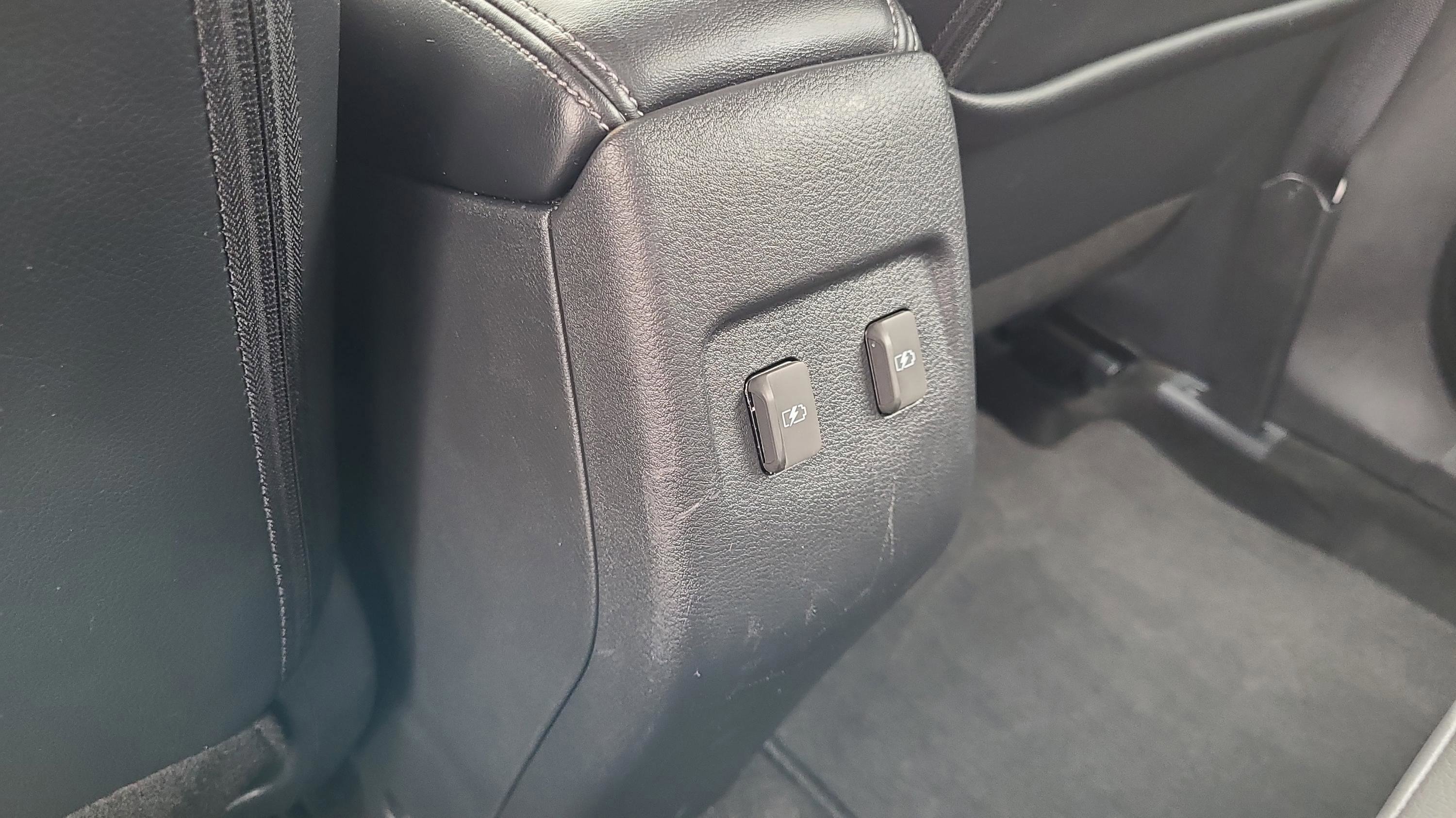 Used 2022 Nissan Kicks SR w/ Premium Package image 16