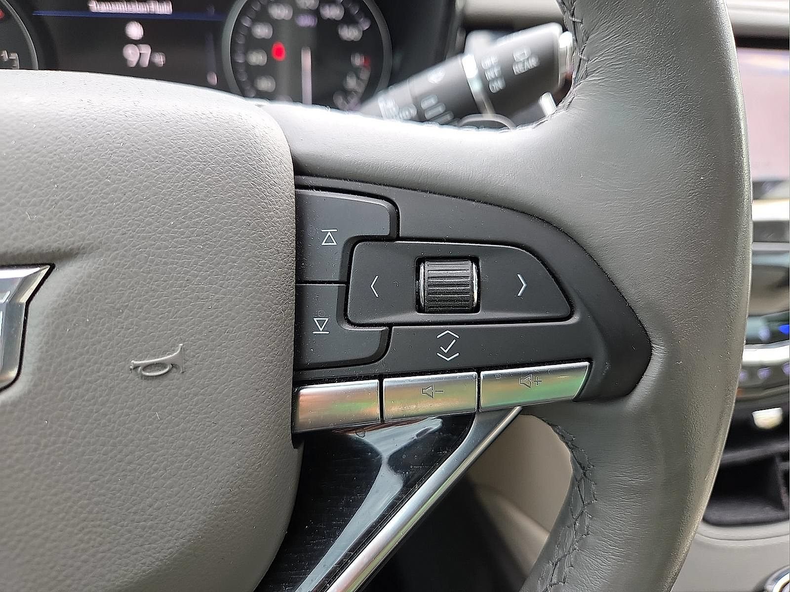 Used 2023 Cadillac XT6 Premium Luxury w/ Technology Package FWD image 20