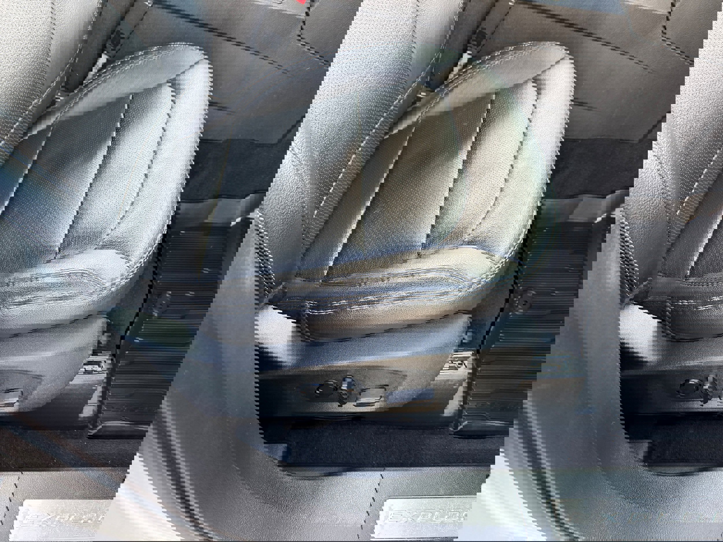 Certified 2019 Ford Explorer Limited w/ Class III Trailer Tow Package image 24