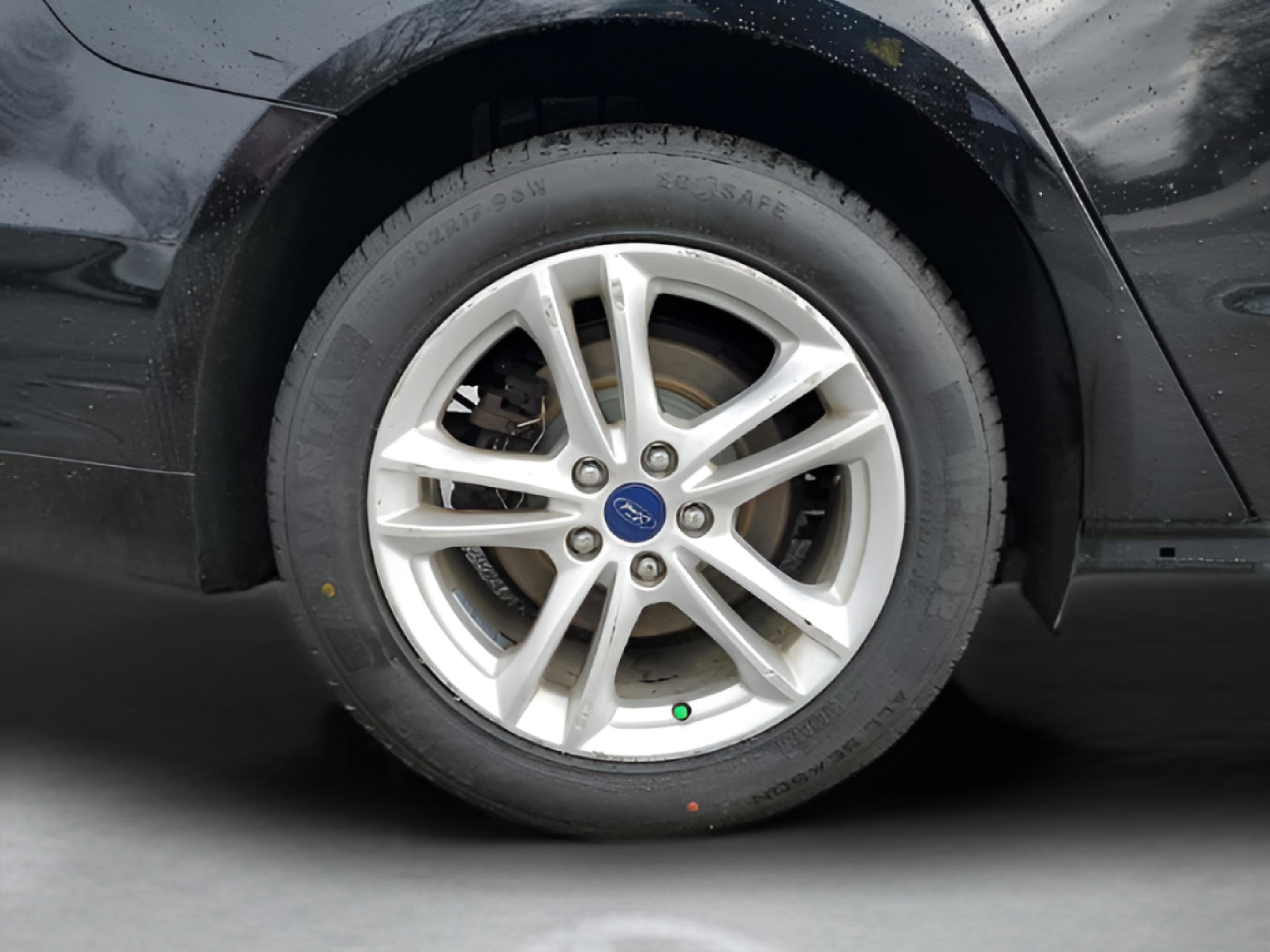 Certified 2018 Ford Fusion SE w/ Fusion SE Technology Package FWD image 33