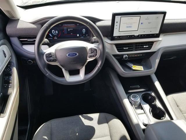 Certified 2025 Ford Explorer Active AWD/4WD image 17