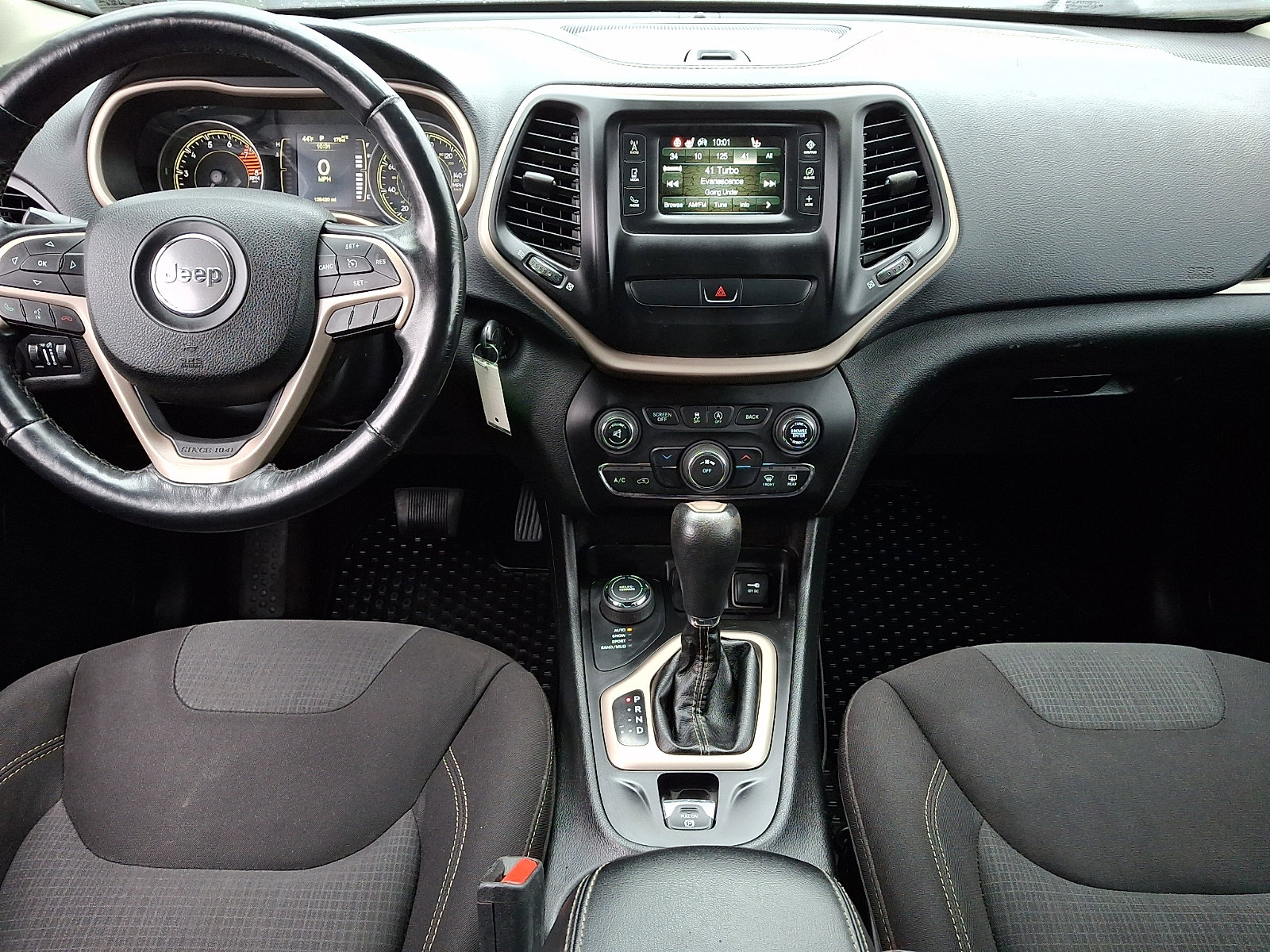 Used 2017 Jeep Cherokee Latitude w/ Cold Weather Group image 15