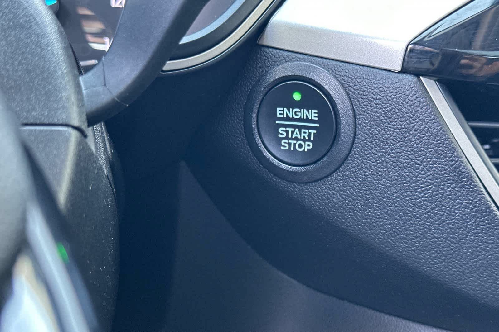 Certified 2022 Ford Escape SE w/ SE Sport Appearance Package AWD/4WD image 24
