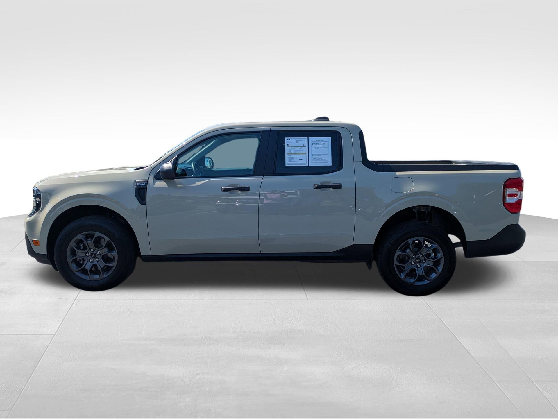 Certified 2025 Ford Maverick XLT w/ Equipment Group 302A AWD/4WD image 9