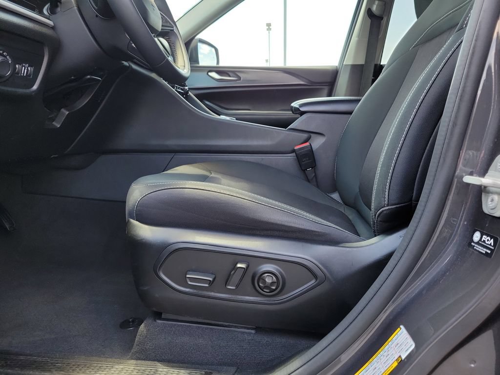 Used 2023 Jeep Grand Cherokee L Laredo AWD/4WD image 19
