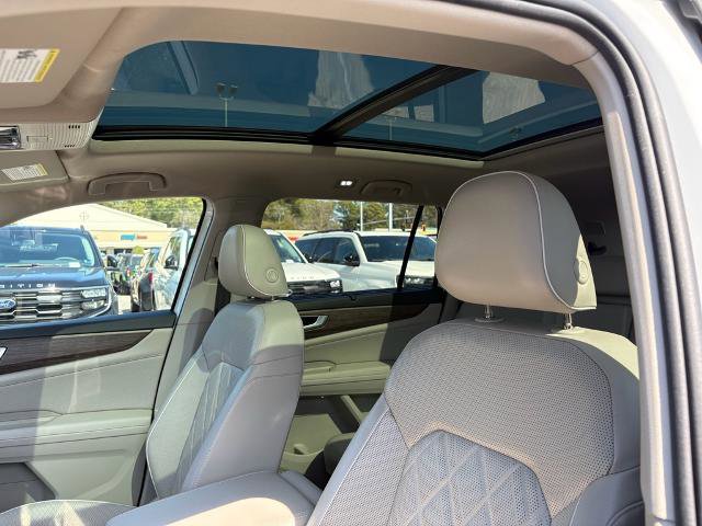 Used 2024 Volkswagen Atlas SEL Premium R-Line image 16