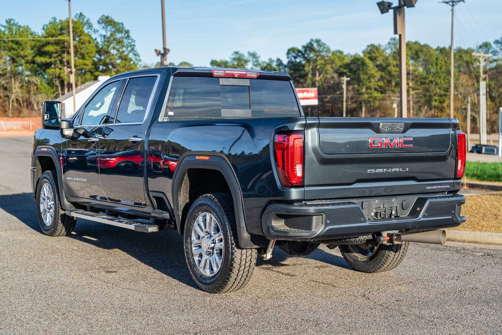 Used 2022 GMC Sierra 2500 Denali image 3