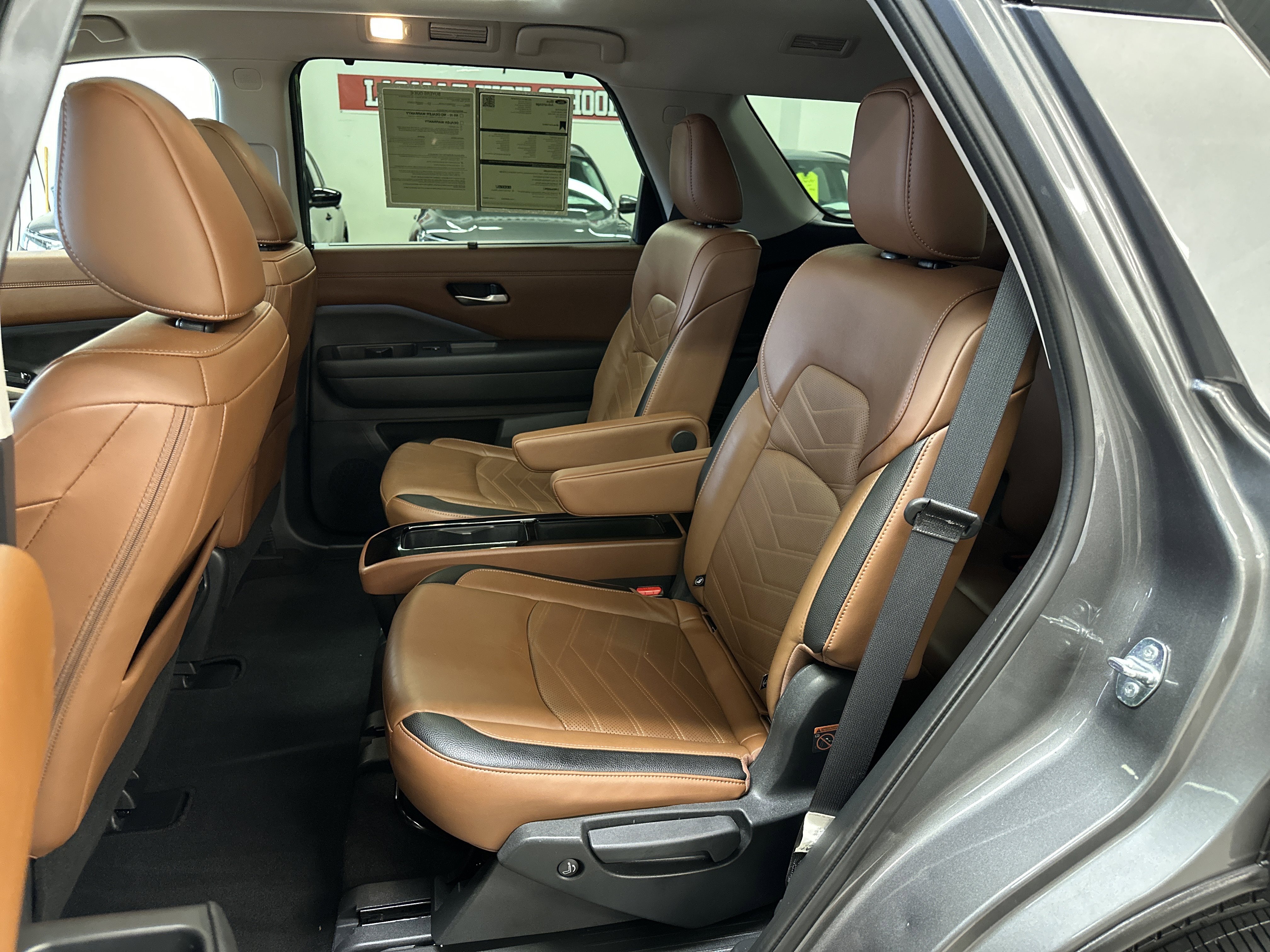 Used 2023 Nissan Pathfinder Platinum image 6