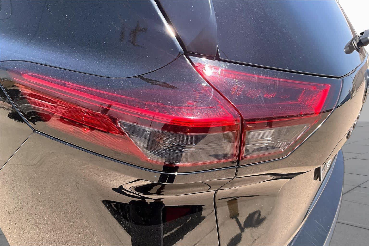 Used 2025 Nissan Rogue SV FWD image 28