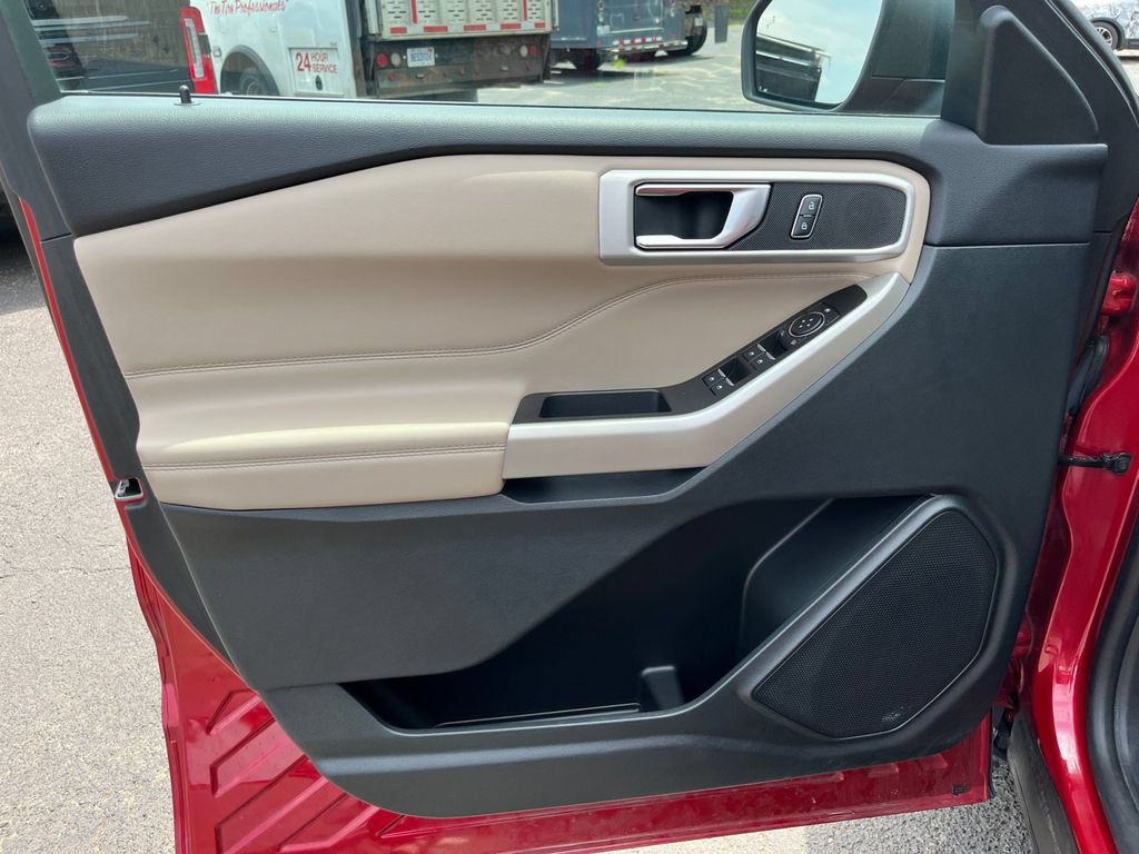 Certified 2021 Ford Explorer XLT w/ Equipment Group 202A AWD/4WD image 18