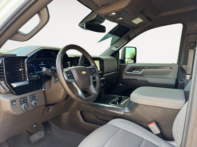 Used 2024 Chevrolet Silverado 2500 LTZ w/ LTZ Convenience Package image 9