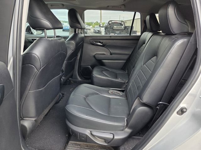 Used 2022 Toyota Highlander XLE FWD image 5