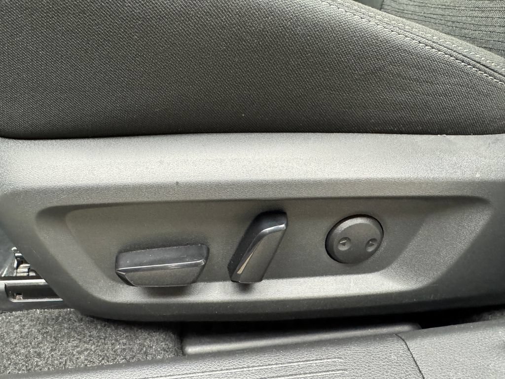 Used 2023 Nissan Rogue SV AWD/4WD image 11