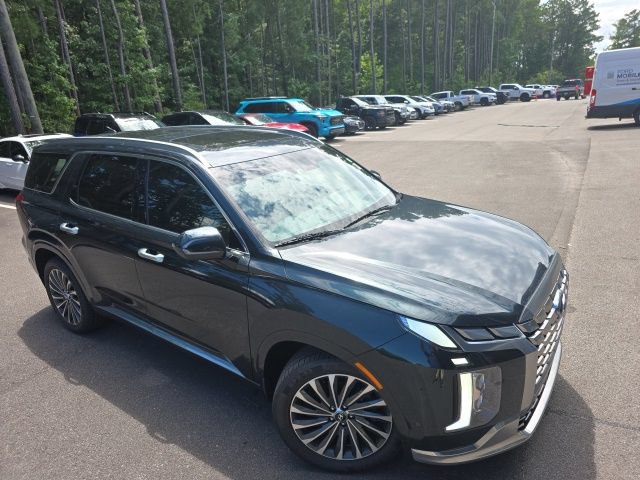 Used 2024 Hyundai Palisade Calligraphy FWD image 2