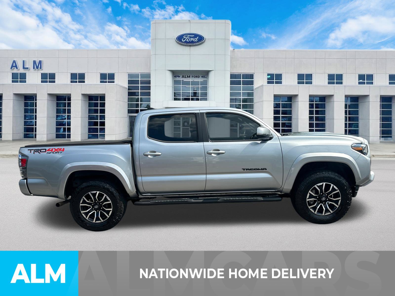Used 2022 Toyota Tacoma TRD Sport w/ TRD Premium Sport Package AWD/4WD image 4