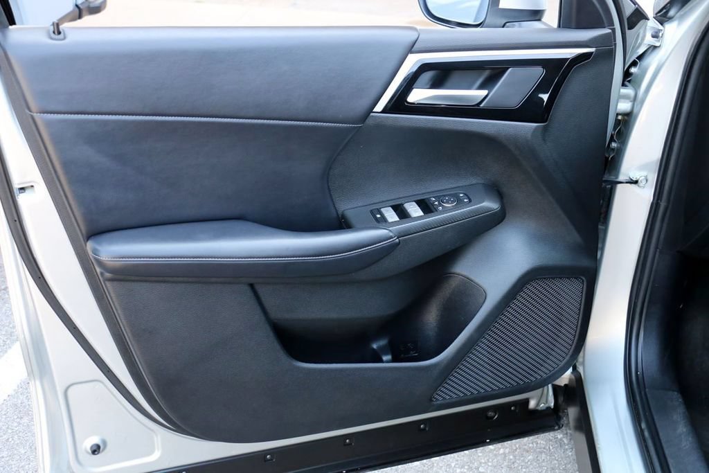 Used 2024 Mitsubishi Outlander SE AWD/4WD image 16