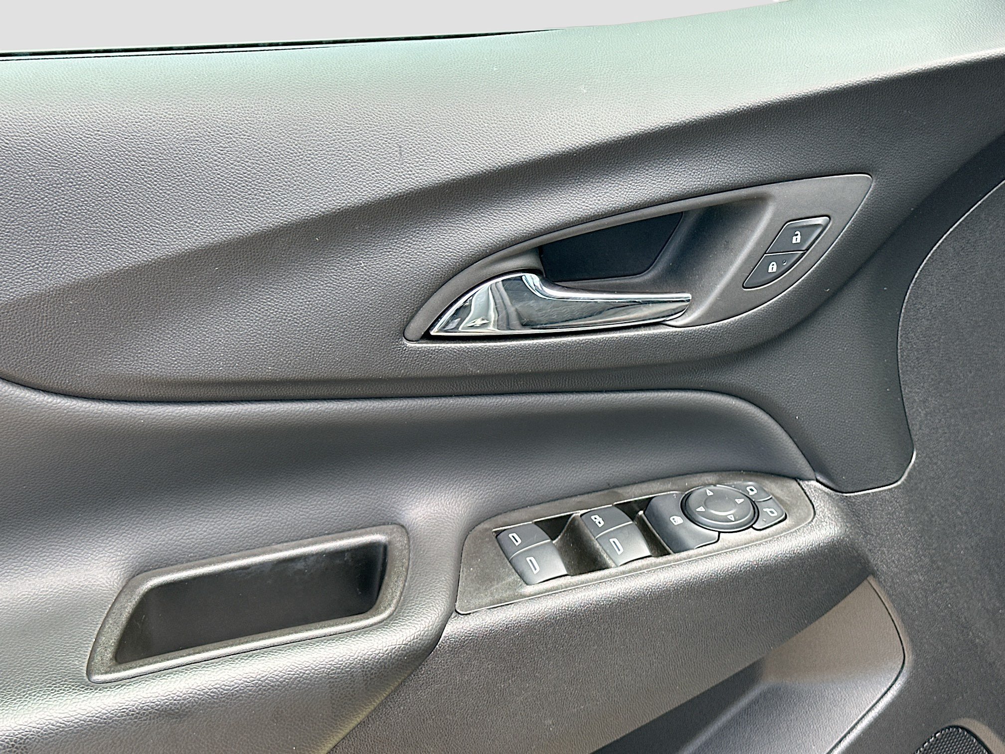 Used 2024 Chevrolet Equinox LT FWD image 17