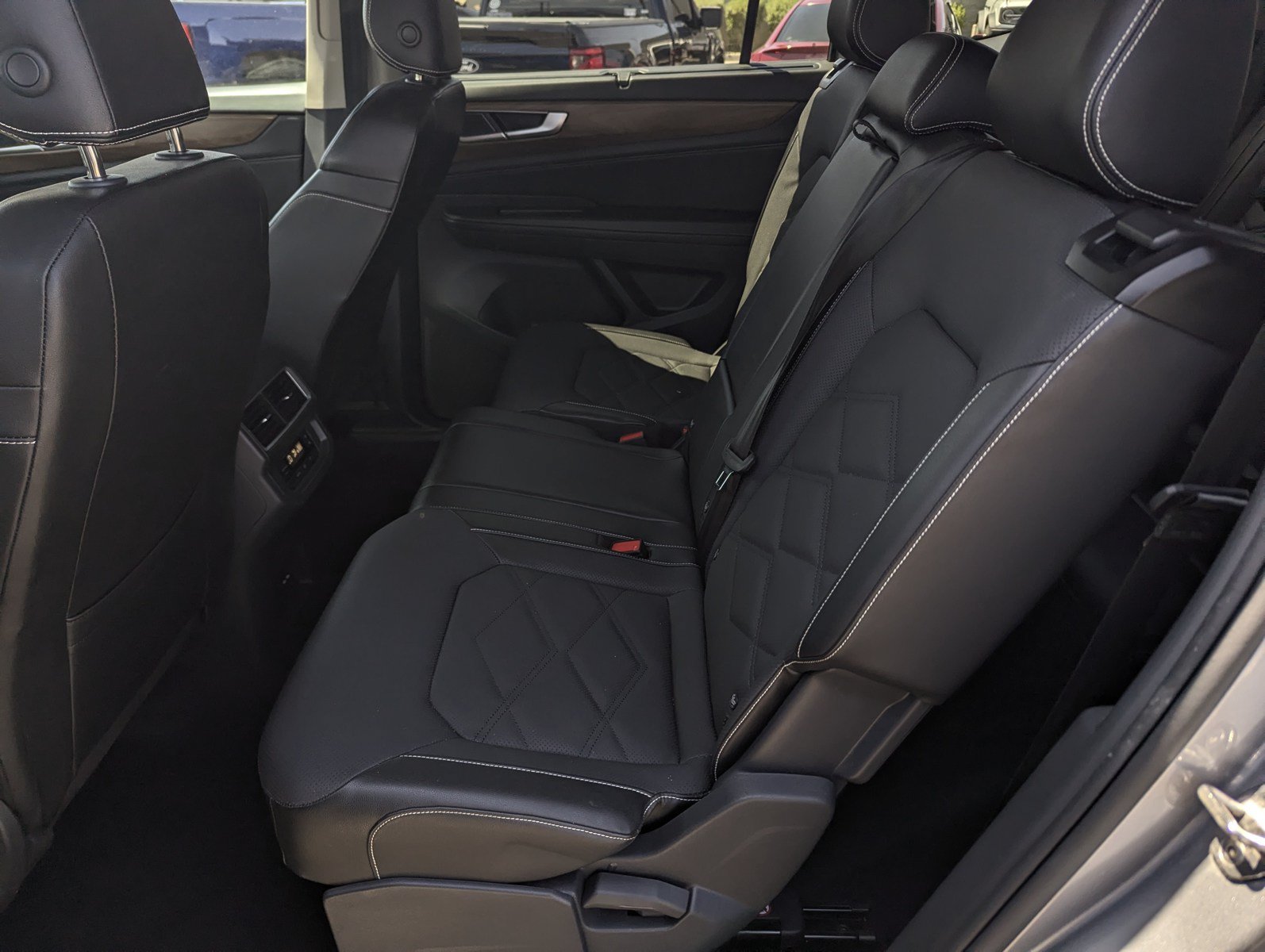 Used 2024 Volkswagen Atlas SE FWD image 9